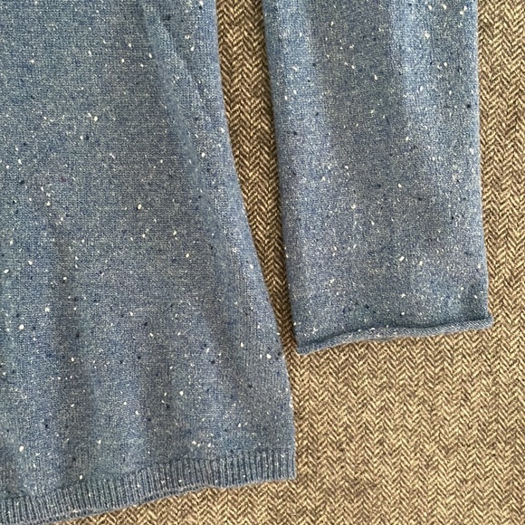 Blue cashmere sweater with orange pockets - Picture 4 of 8